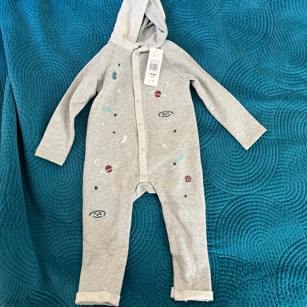 NWT peek brand embroidered space onesie size 18-24 months